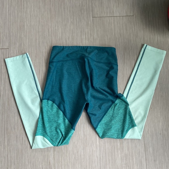 Outdoor voices color blocked leggings. - Picture 2 of 5
